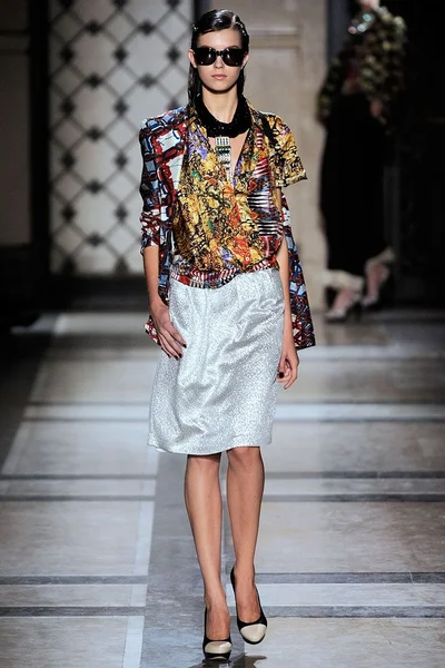 Look 16